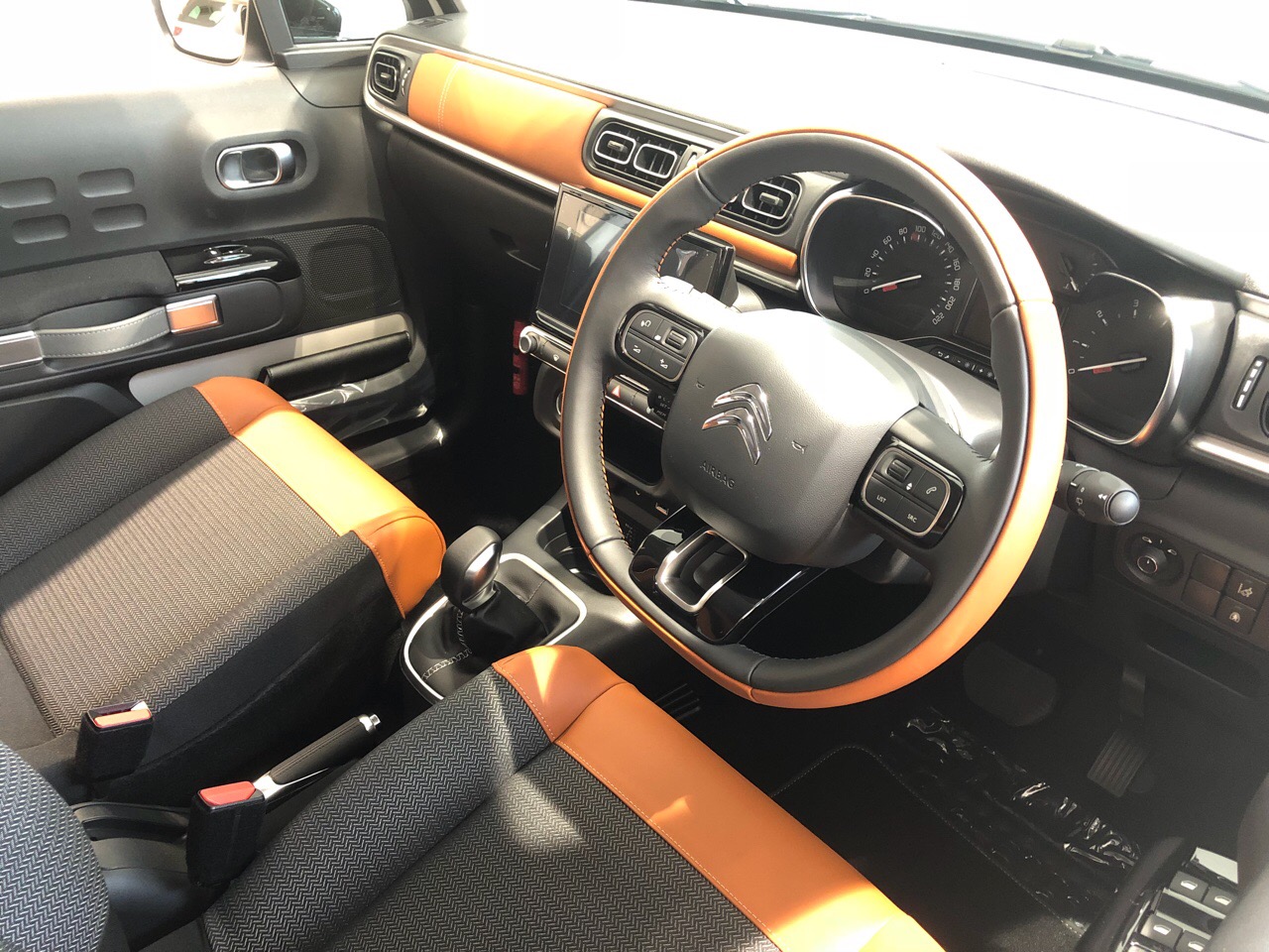 Ｃ３ ＣＡＦＥ ＥＤＩＴＩＯＮ 入荷！