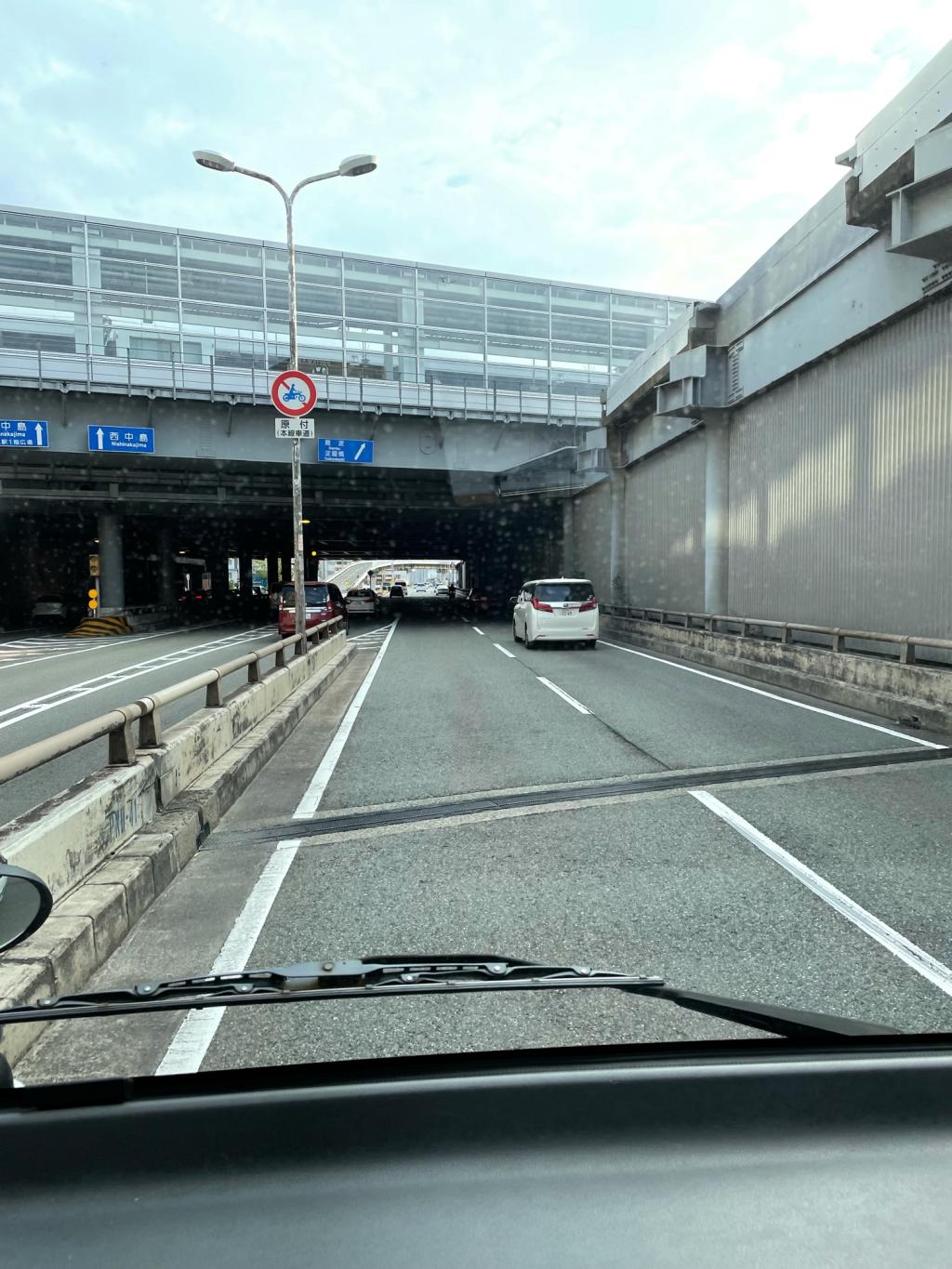 積載車の車窓から。