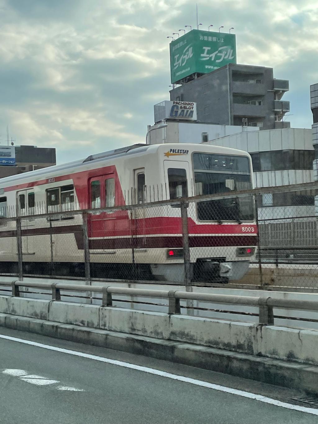 積載車の車窓から。