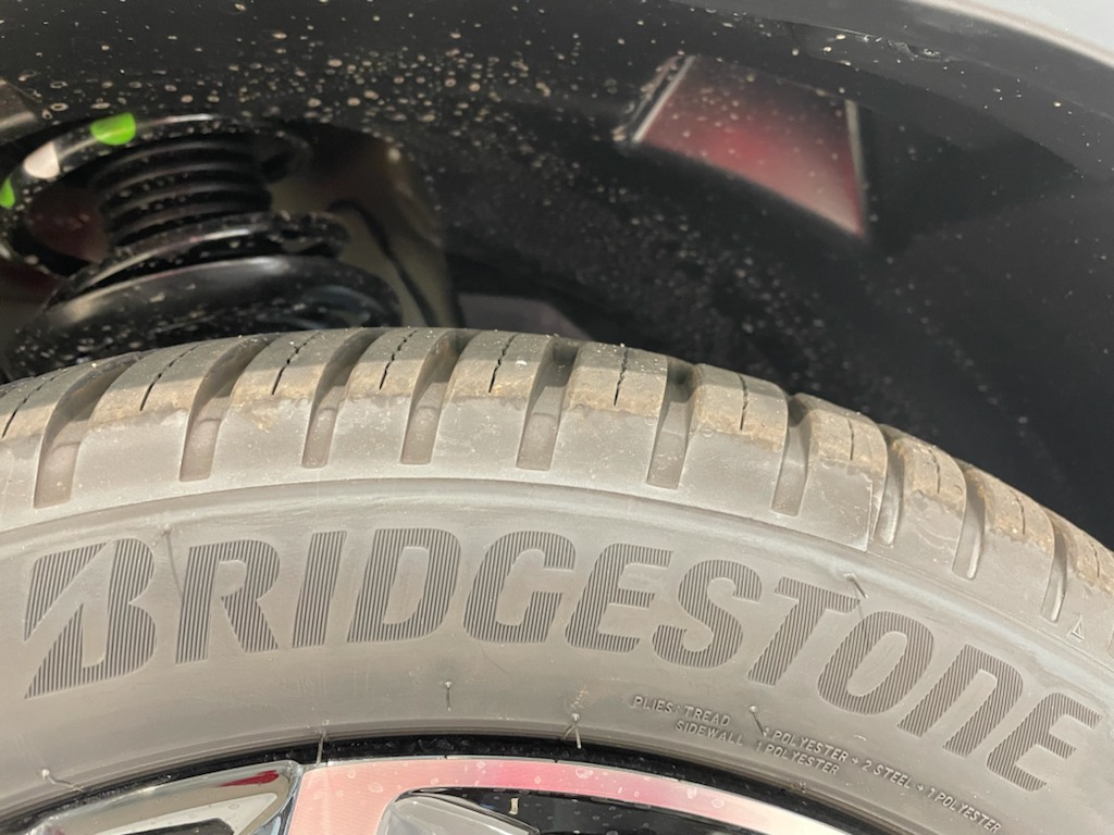 タイヤを見て思い出した曲。