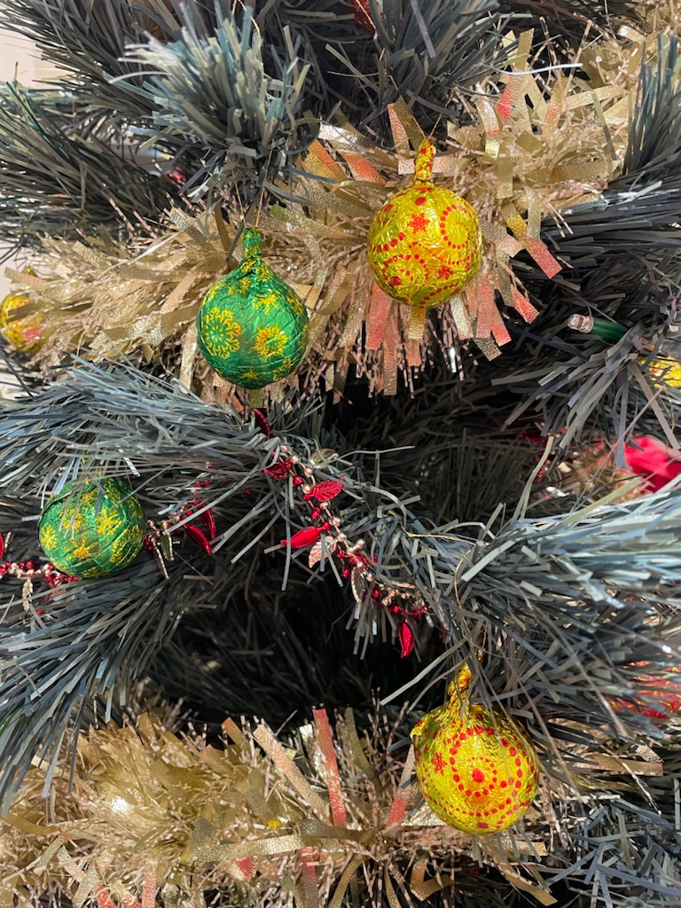 クリスマスツリー・飾り付け。