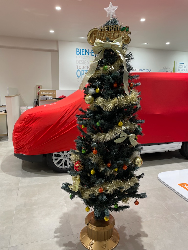 クリスマスツリー・飾り付け。